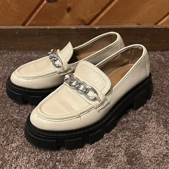 Y2K white chunky loafer with top chain - Picture 9 of 10